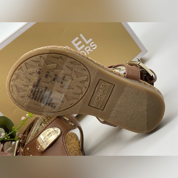 Michael Kors Girl’s Gold Tone Logo Plate Thong Sandals - Picture 12 of 12